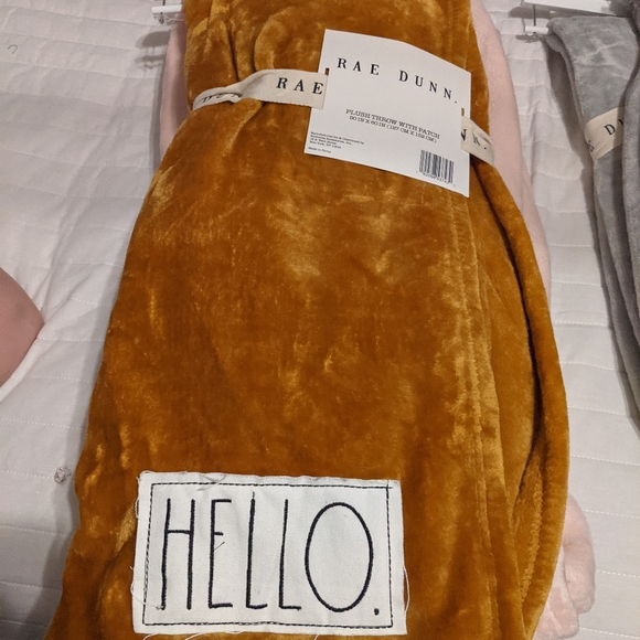 Rae dunn throw - Picture 2 of 3